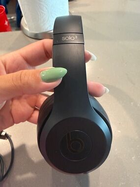 Beats Solo 3 All Black Wireless Headphones with Case and Charge Wire